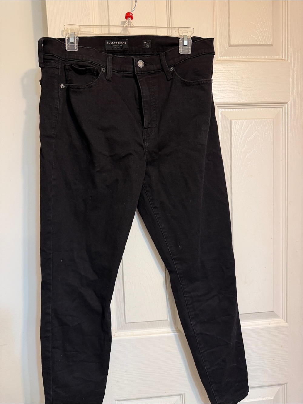 Lucky Brand women’s Slim Straight Black Jeans